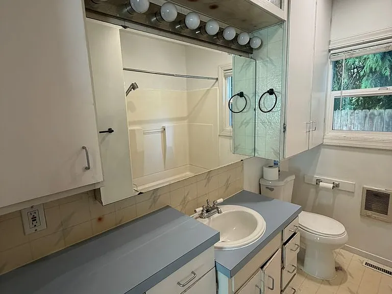 330 E Grant St — Photo 31
