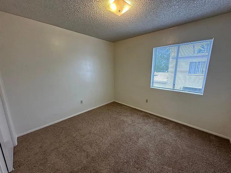 810 S Kolb Rd #4 — Photo 6