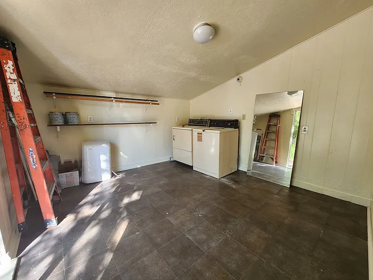 1516 Lindsey St — Photo 18
