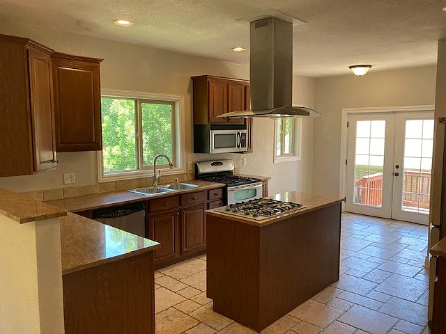 2801 ASH ST - - — Photo 4