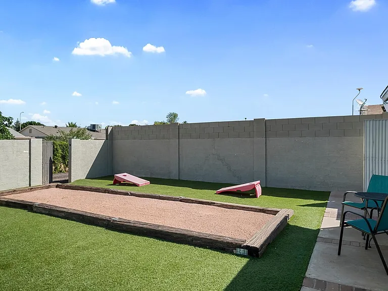 208 E Oxford Dr — Photo 27