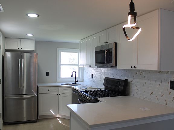 2nd image of 110 W Broad St #2