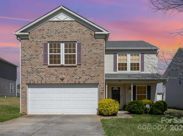 504 Zander Woods Ct, Mount Holly, NC 28120