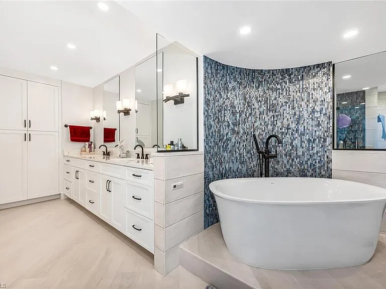 4401 Gulf Shore Blvd N #Penthouse 3 — Photo 15