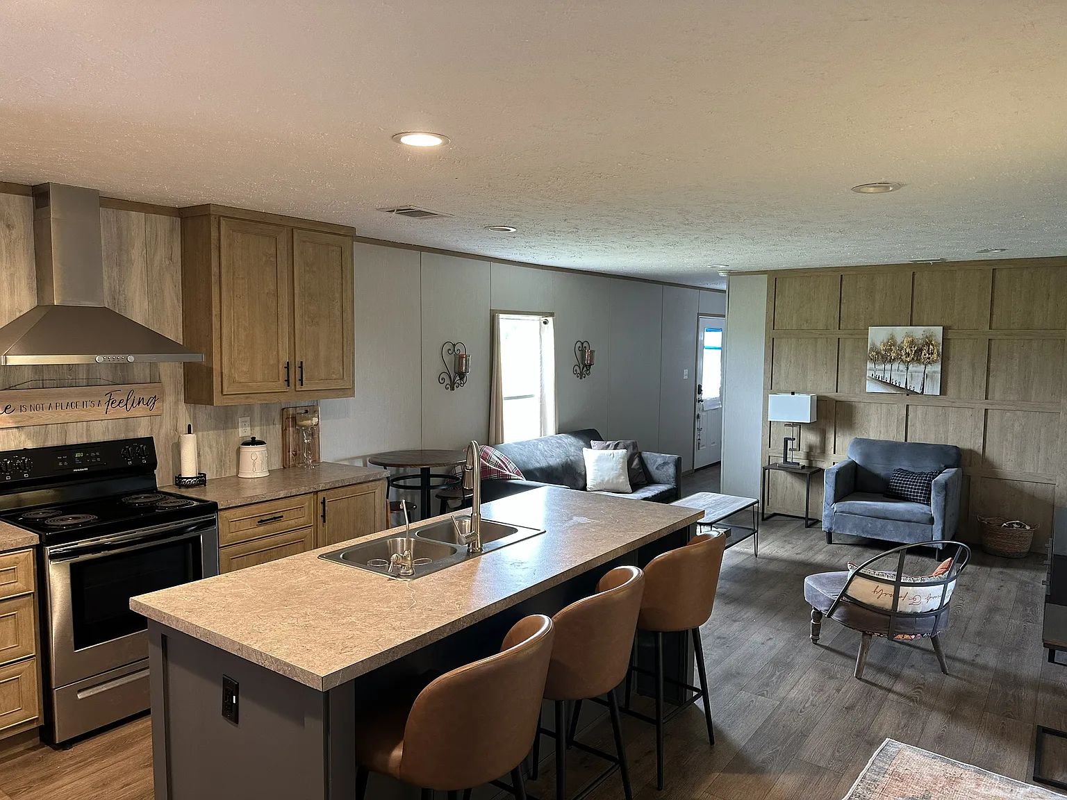 3 bed, 1216 sqft, $2,300 — Photo 2