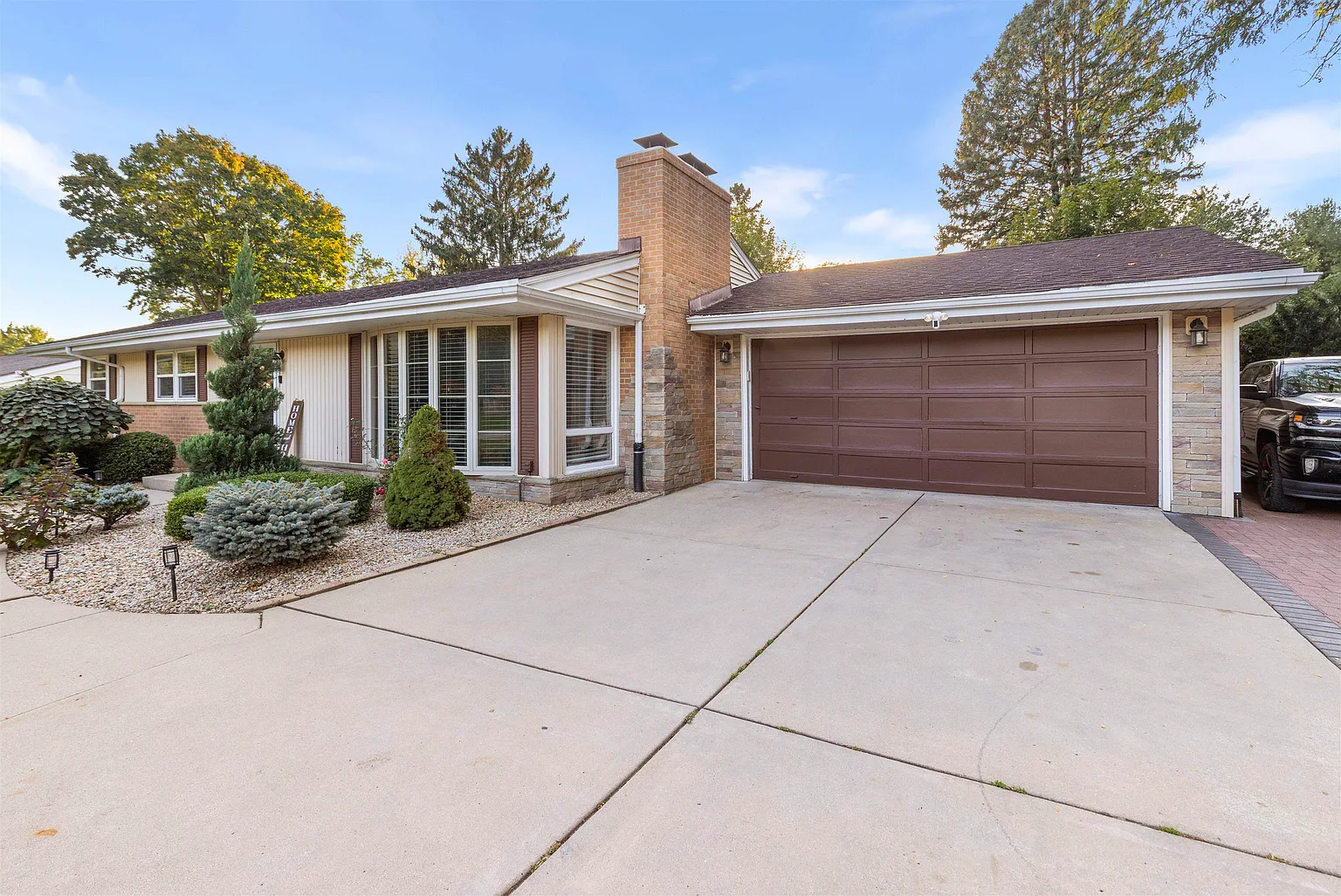 2207 Bluebell Trl photo 1