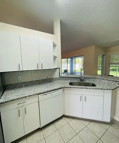 5906 Springview Dr — Photo 4
