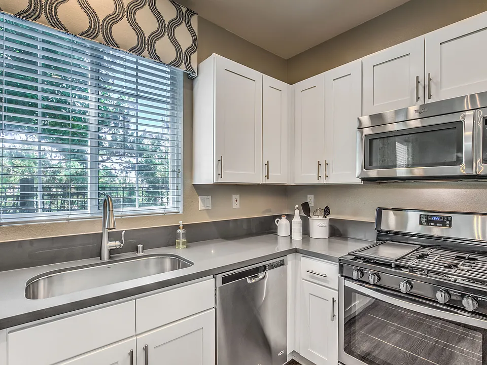 Signature Point apartments community photo
