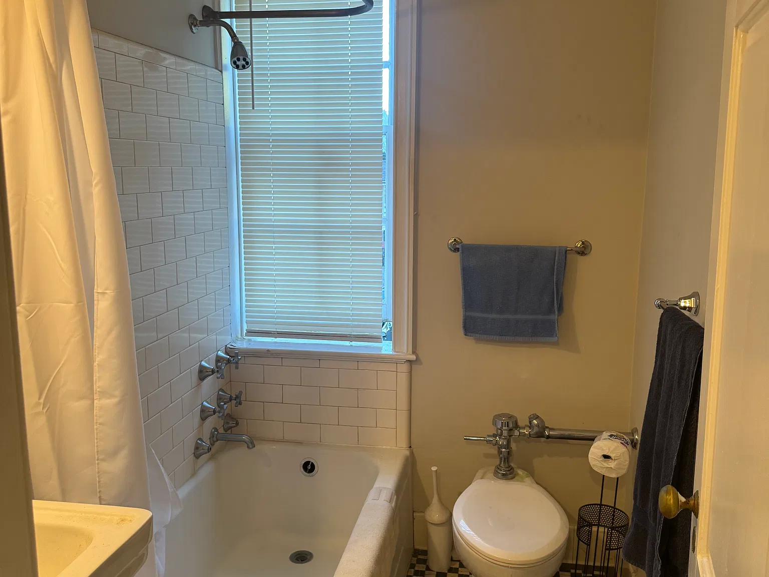 Studio, 380 sqft, $2,300 — Photo 3