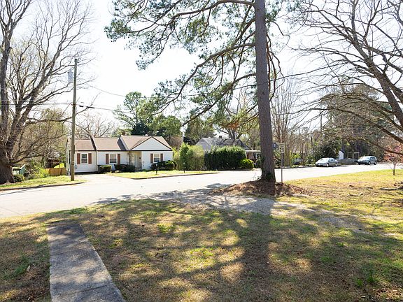 4th image of 813 Brighton Rd