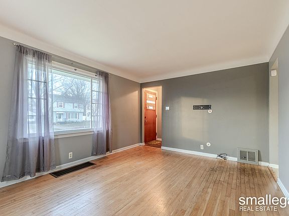 2nd image of 737 Everglade Dr SE