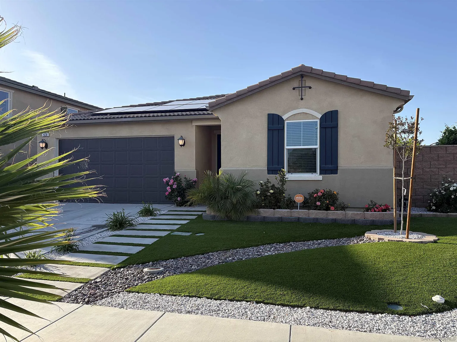 3 bed, 2.0 bath, 1627 sqft, $3,200 — Photo 2