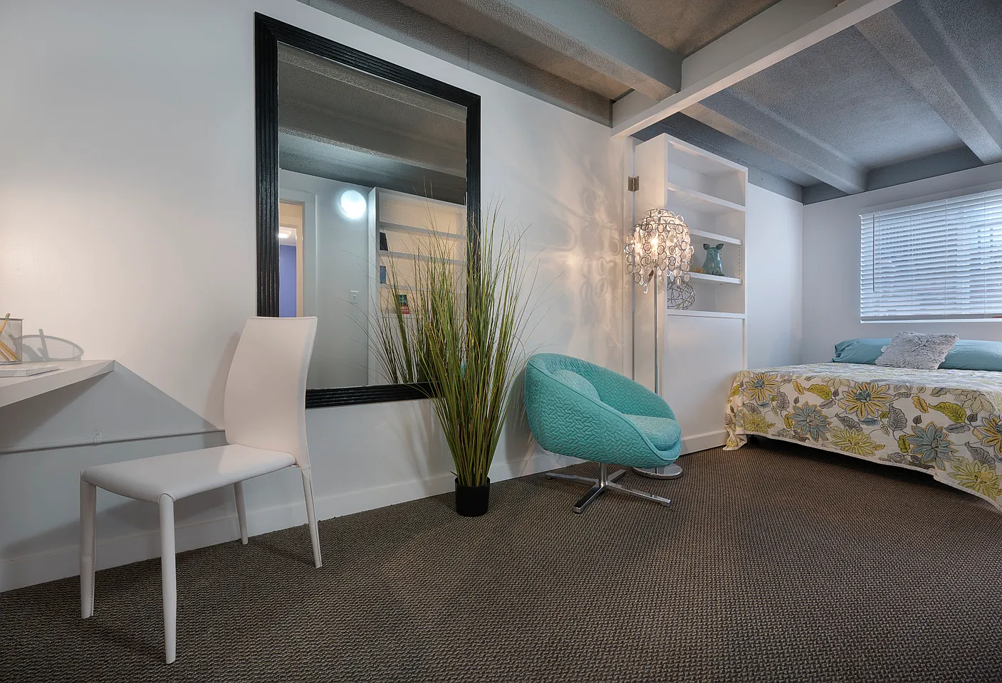 Sterling Boulder Apartments - Student Living — Photo 3