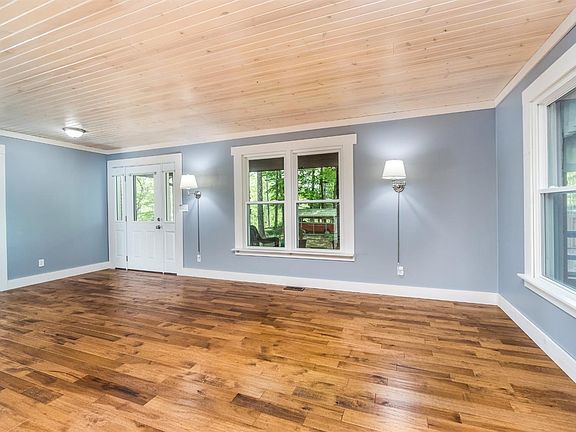 4th image of 10039 Rolling Hills Dr