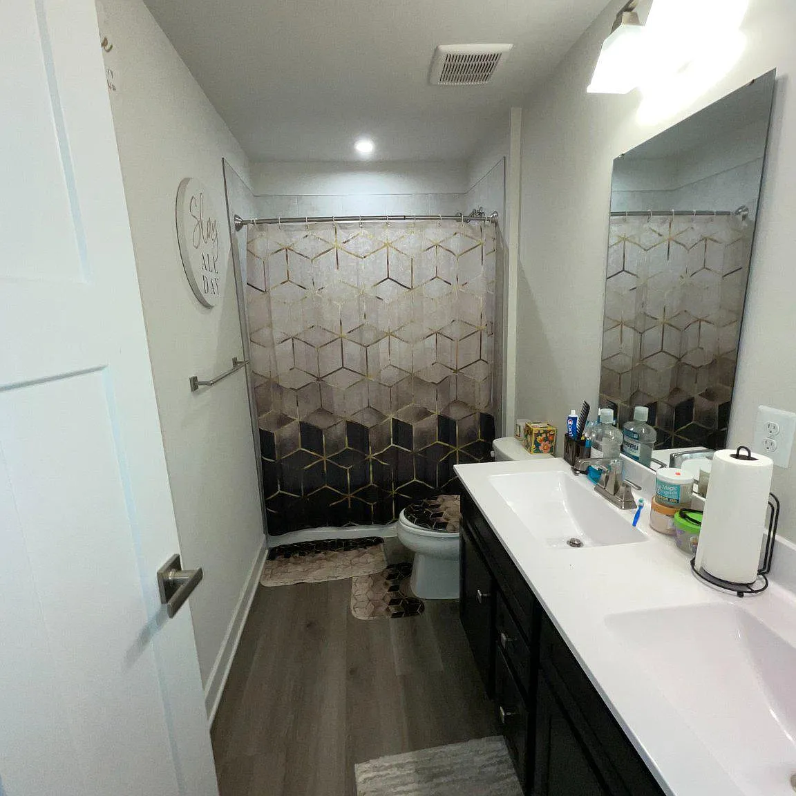 1 bed, 1.0 bath, 2860 sqft, $1,000 — Photo 3