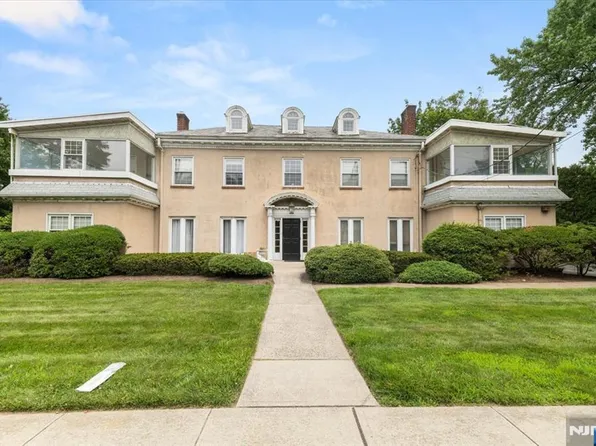 61 Glenwood Rd, Englewood, NJ 07631