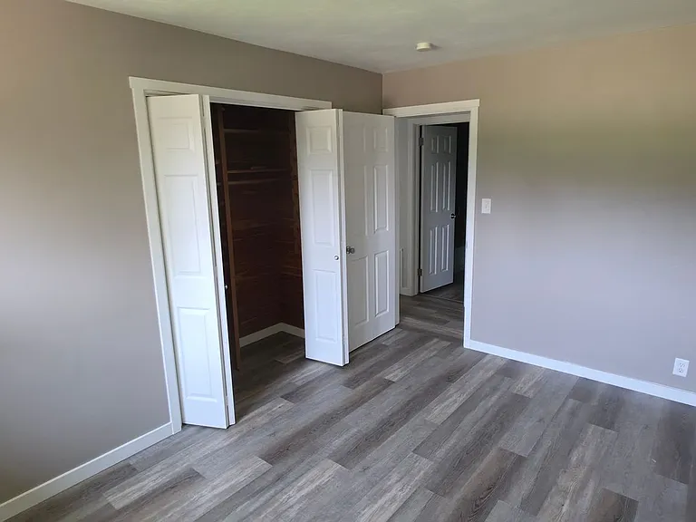 612 W Russ Ave — Photo 12