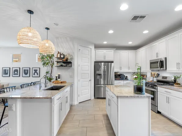 6338 W RAYMOND Street, Phoenix, AZ 85043