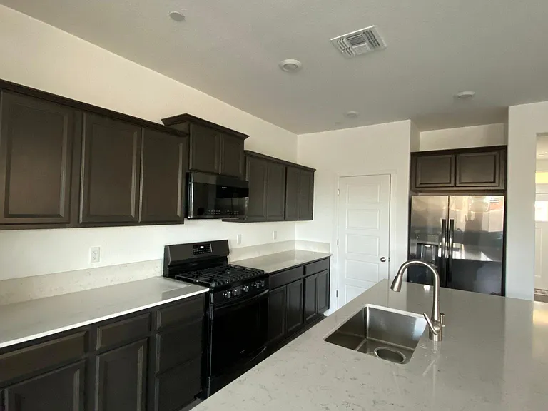 2425 Explorador Dr — Photo 2