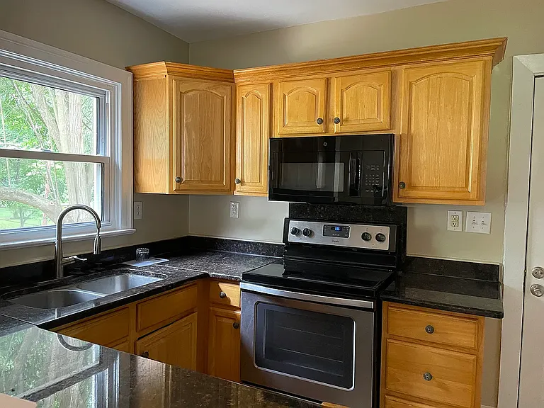 2027 Cartier Way — Photo 3