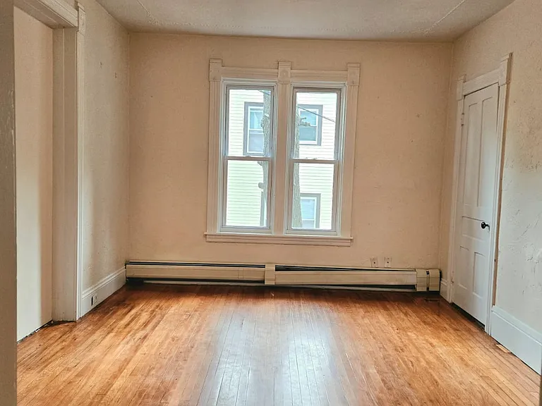 8 Fairfield St #1 — Photo 9