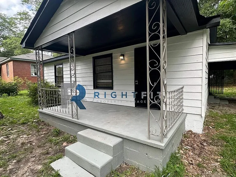 2224 Avalon Rd — Photo 1