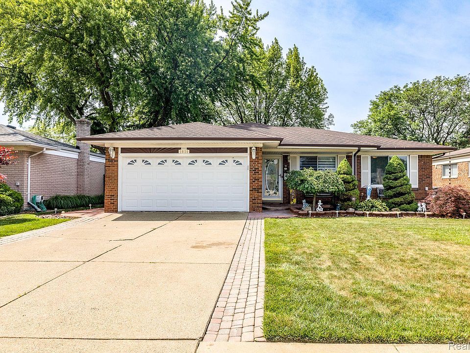 1st image of 3026 Fox Hill Dr