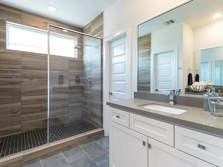 310 Jensen Dr — Photo 14
