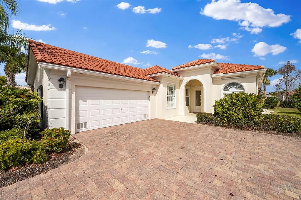 3 bed, 2.0 bath, 2008 sqft, $3,800 — Photo 1