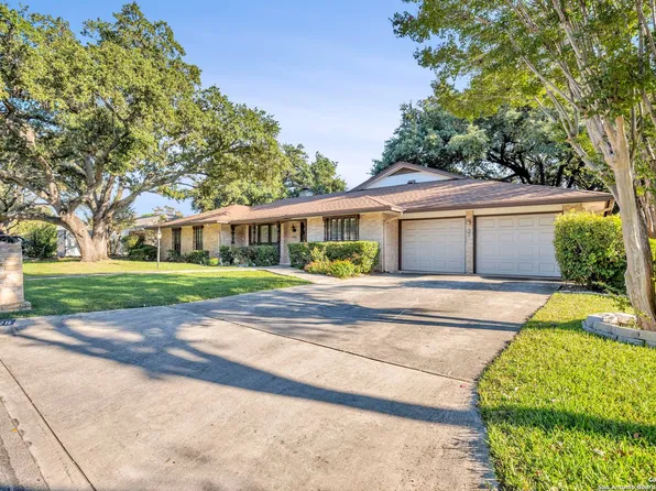 426 Balfour Dr, Windcrest, TX 78239