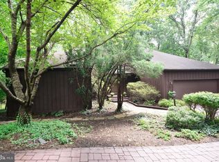 11137 Glade Dr, Reston, VA 20191