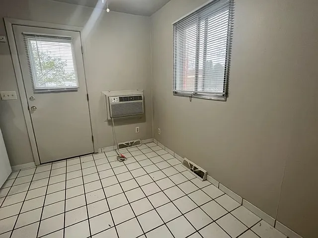 806 Mayfair Ave — Photo 1