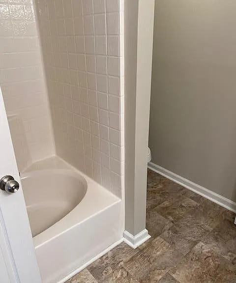 1261 Glastonbury Rd — Photo 10