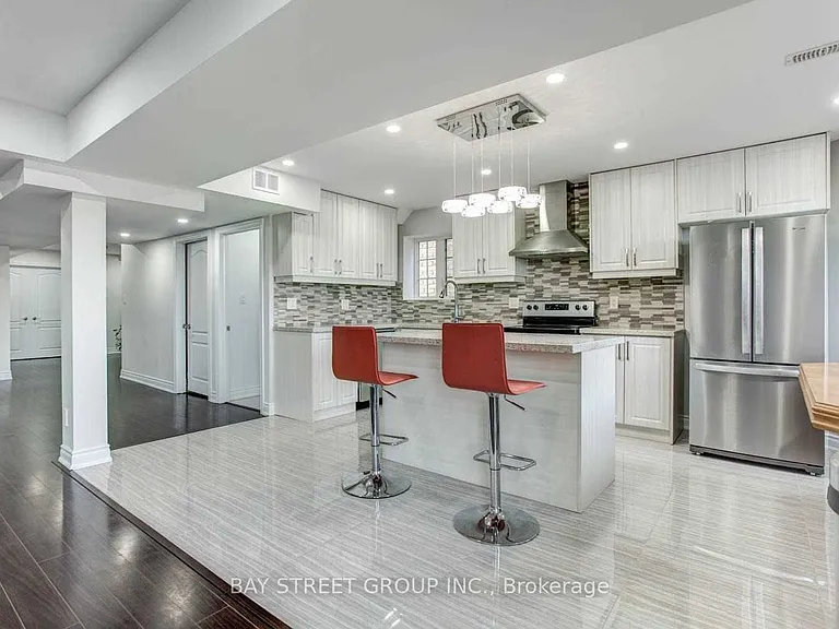 17 Lady Karen Cres #LOWER — Photo 8