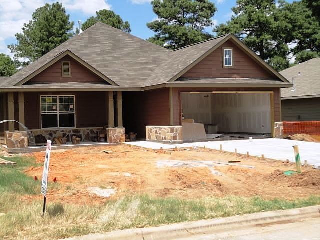 1st image of 2605 Red Oak Cir