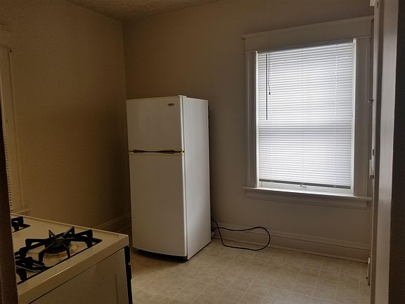 5th image of 523 N 40th St APT 6