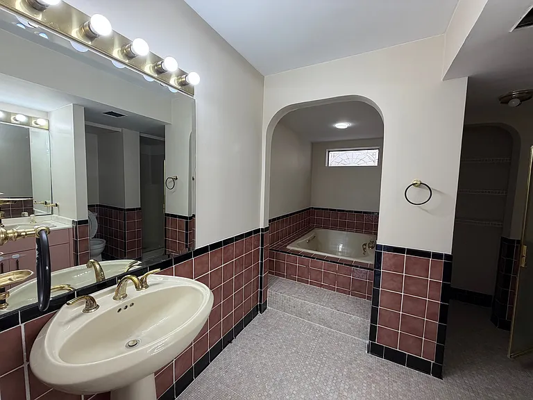 Master bath, jacuzzi is not operational