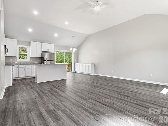 4th image of 624 Northway Dr