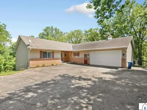 310 S 6th St, Henderson, MN 56044
