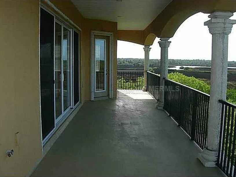 5644 Emerald Pointe Cir