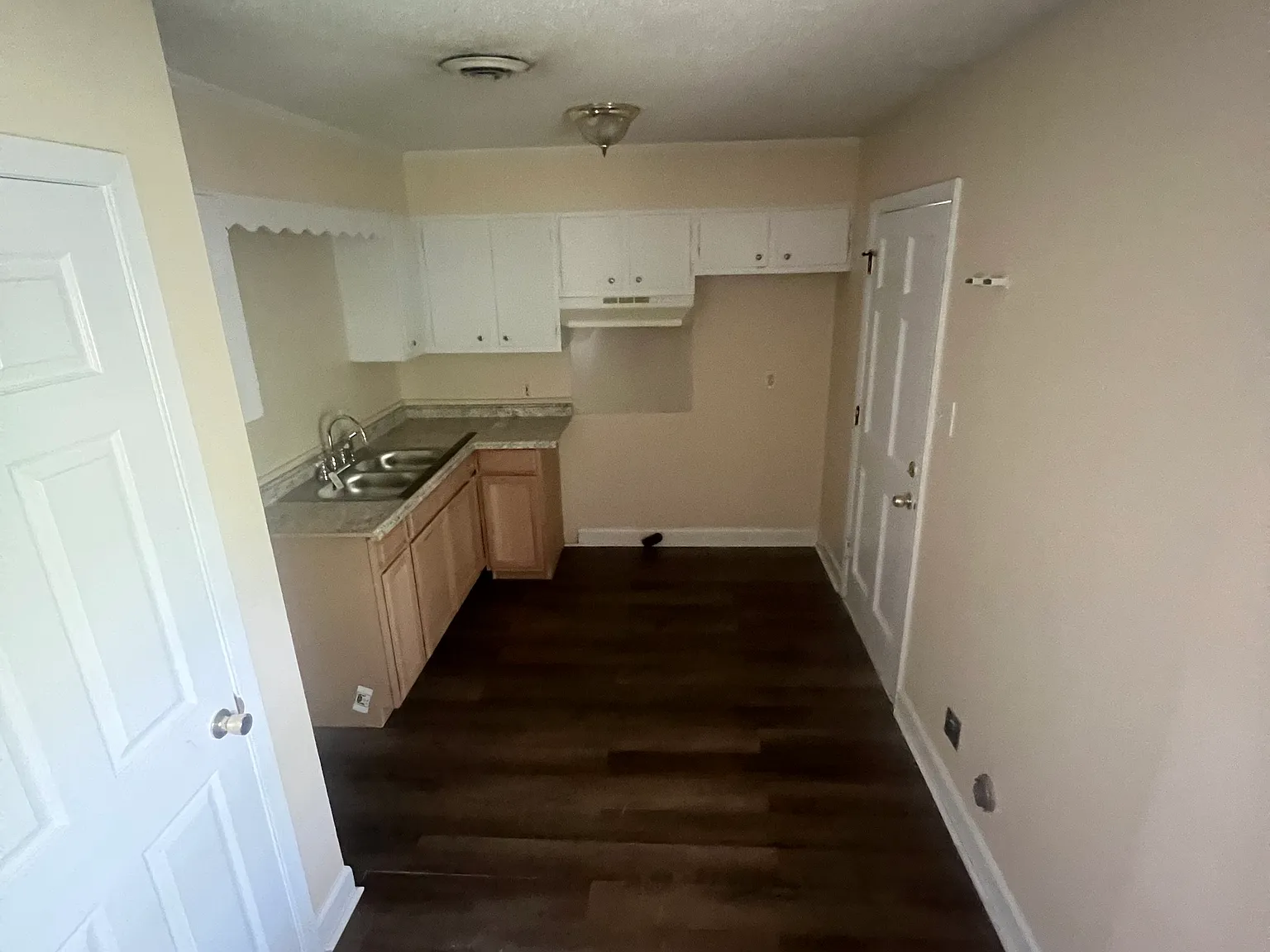 2 bed, 900 sqft, $1,050 — Photo 3