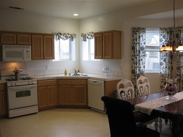 2nd image of 801 Mulberry St