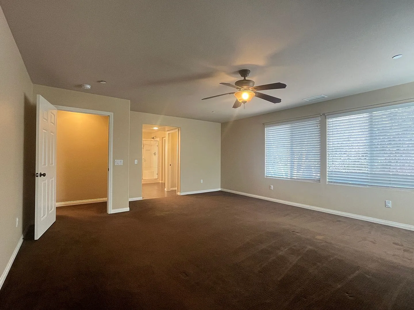 Spacious 4-Bedroom Home in Quiet Vista Cul-de-Sac — Photo 4