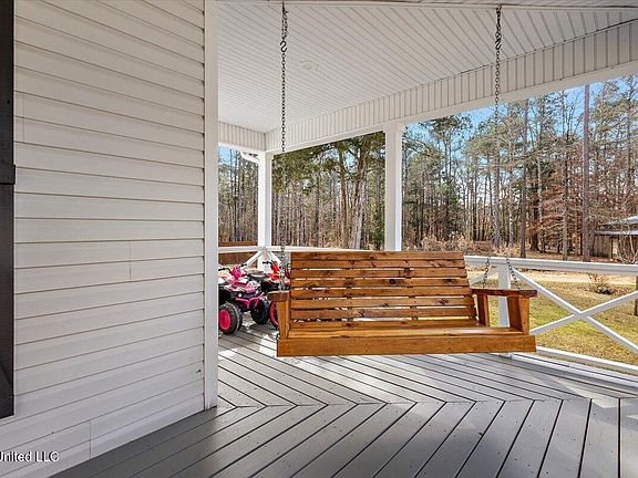 5th image of 128 Oak Tree Ln