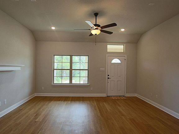 3rd image of 14102 Donna St