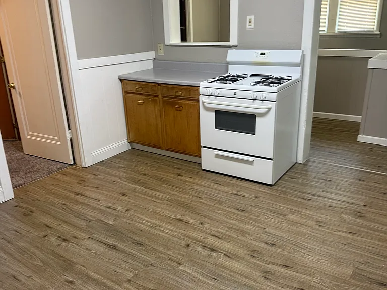 129 W Lincoln St — Photo 9
