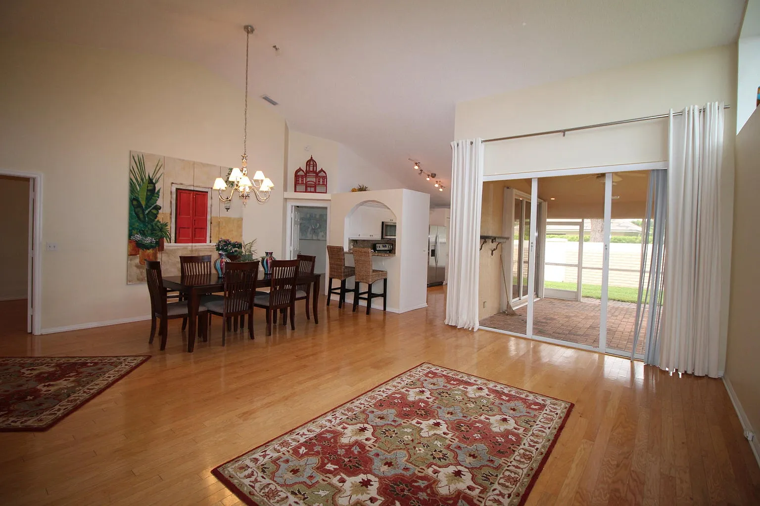 3 bed, 1615 sqft, $3,450 — Photo 4