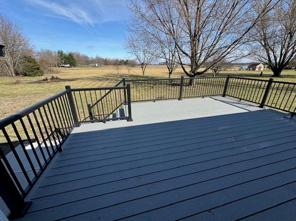 4567 S Wozniak Rd, La Porte, IN 46350