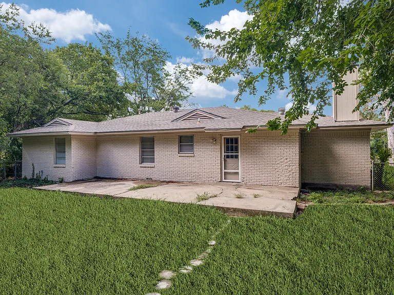3110 Heather Ln — Photo 11