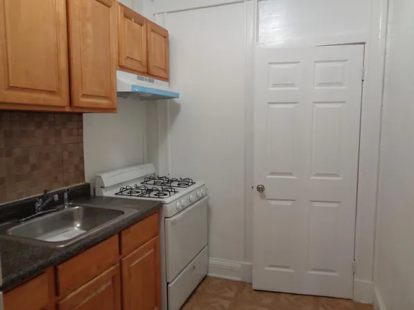 2917 Baker St, Baltimore, MD 21216